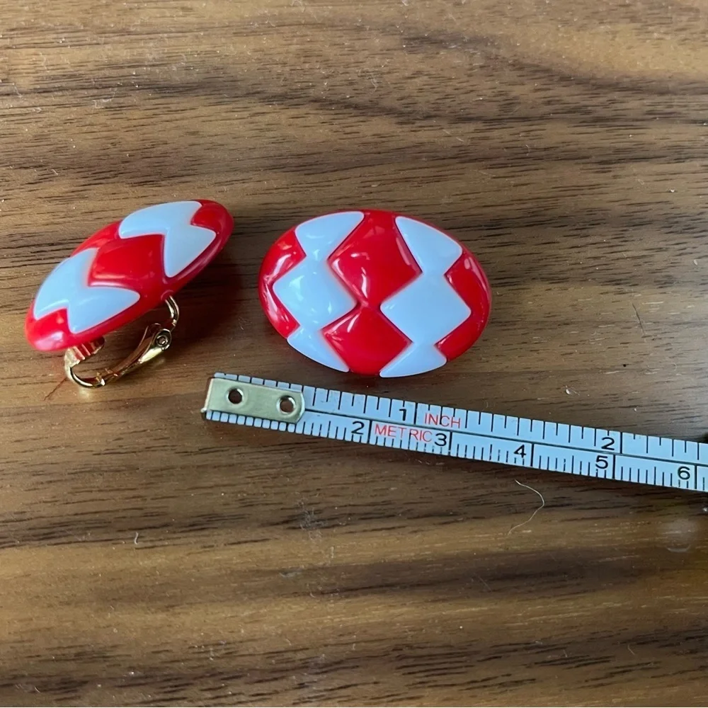 Vintage Cherry Red and Pure White Acrylic Beaded Necklace and Earring Set A1